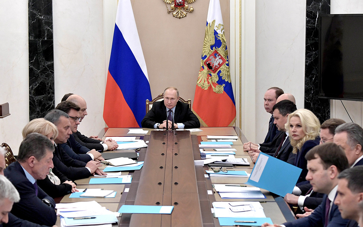 Путин сообщил правительству о недостаточных темпах роста экономики