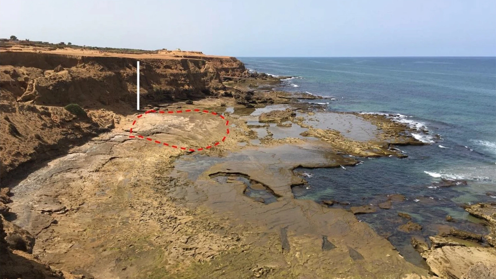 <p>Пляж в Марокко, где международная группа ученых обнаружила человеческие следы возрастом 90 тыс. лет</p>