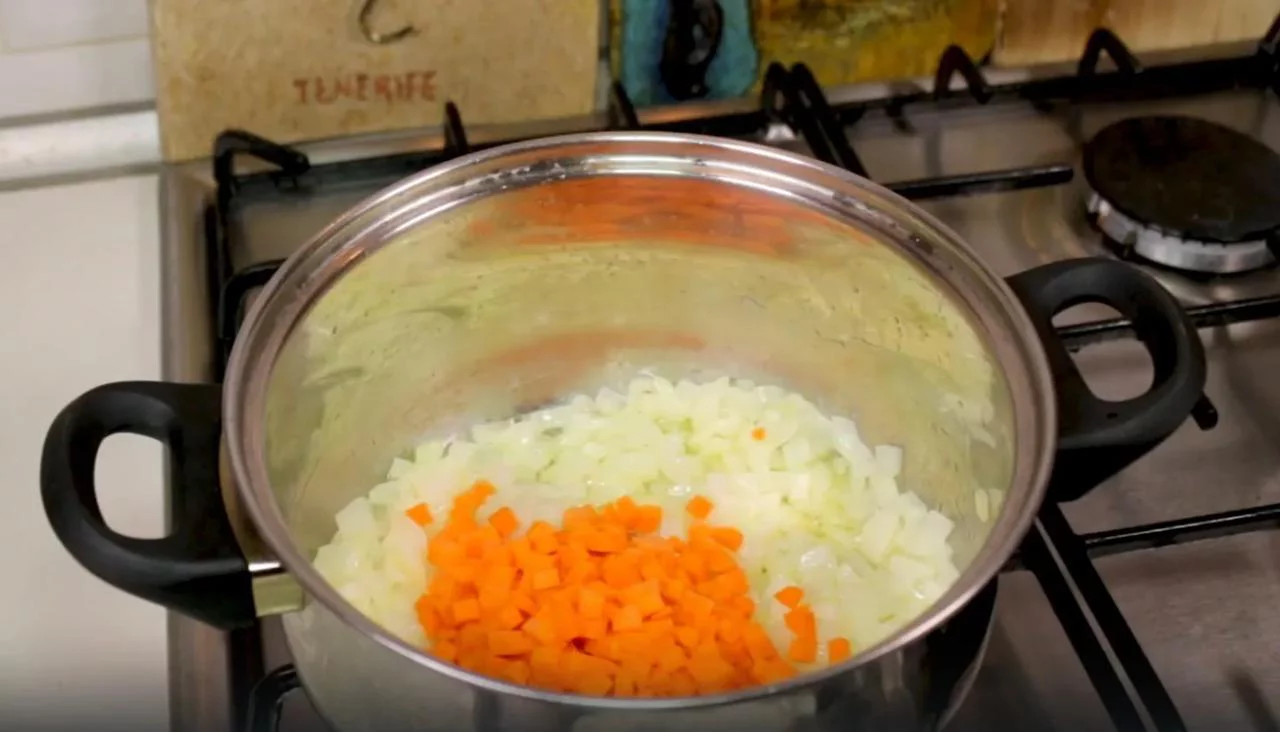 Обжарьте овощи на медленном огне