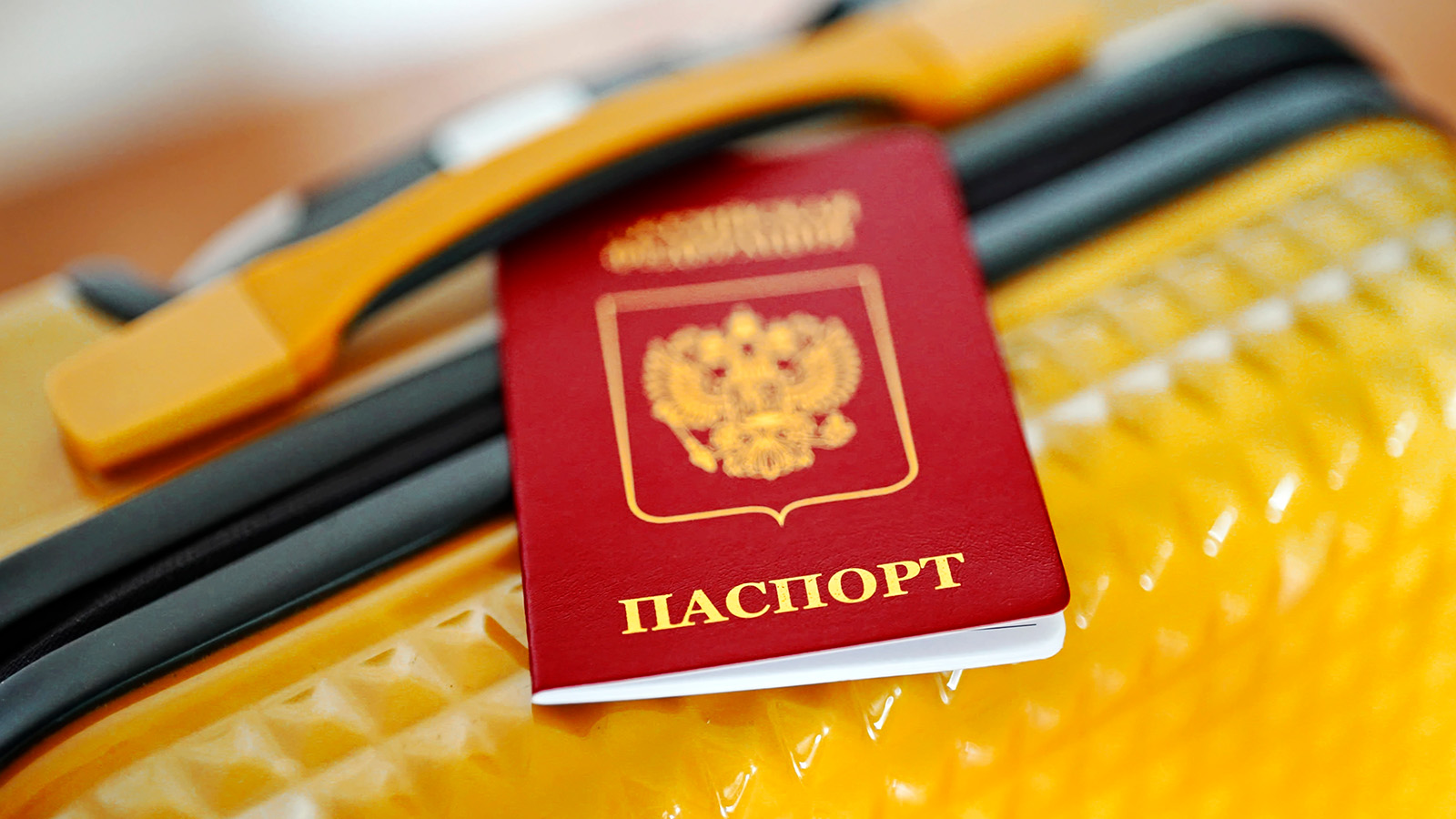 Куда перестанут пускать россиян с загранпаспортом старого образца