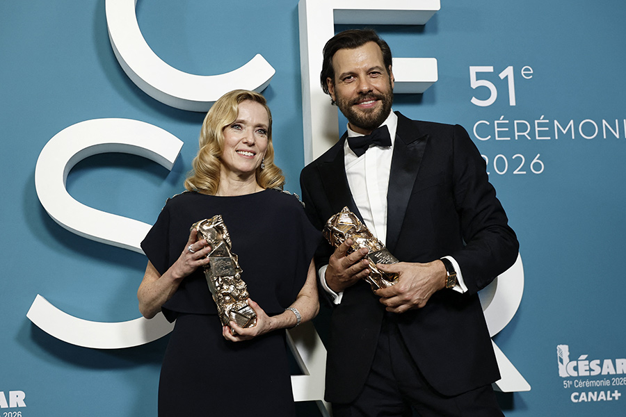 Лучшим актёром назван Лоран Лафитт, сыгравший в фильме «Самая богатая женщина в мире» (La Femme la plus riche du monde). Сюжет картины вдохновлен историей Лилиан Бетанкур, наследницы косметической компании L'Oreal.  На фото Лафитт с Леа Дрюкер, получившей приз как лучшая актриса.