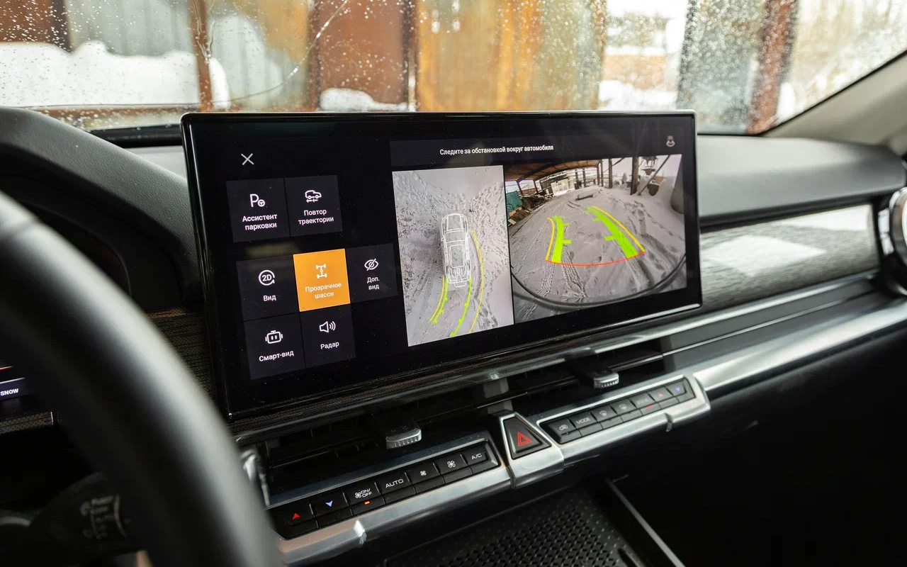 Меню внешних камер очень удобное: можно включать дополнительные виды, 2D, смарт-вид, управлять парковочными радарами&nbsp;