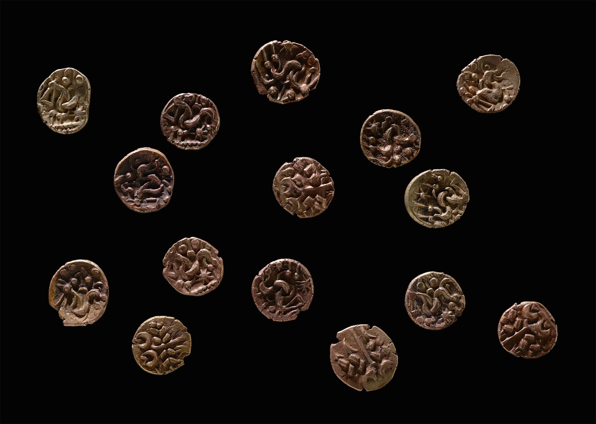 <p>На фото: монеты племени кориелтаувы</p>
