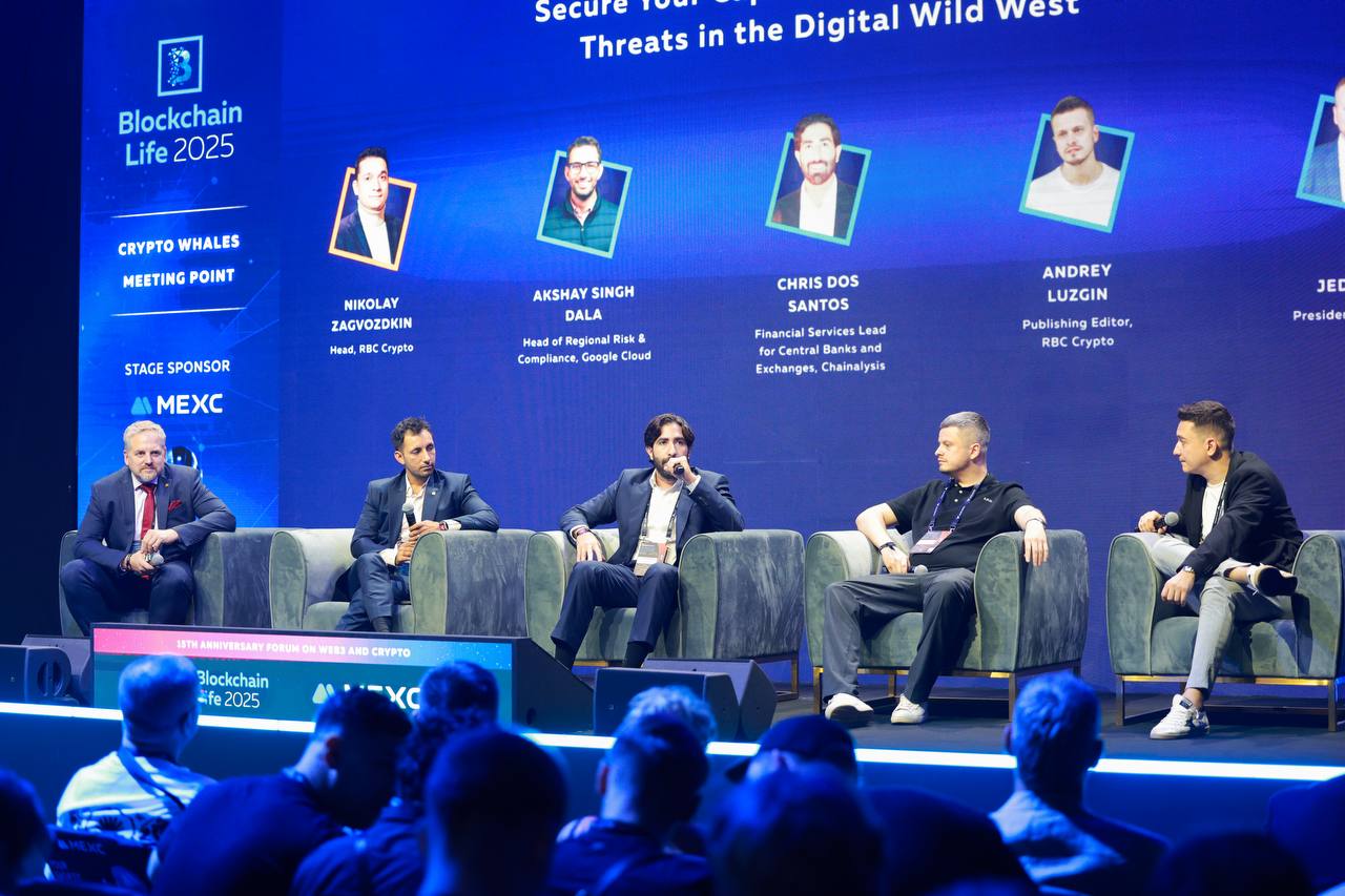 Панельная сессия РБК-Крипто «Защити капитал от мошенников, рисков и угроз в цифровом Диком Западе» на Blockchain Life 2025. Источник: РБК-Крипто