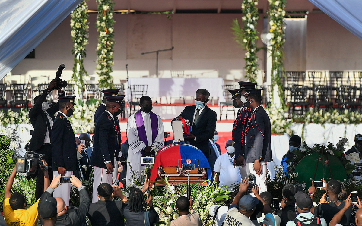 Похороны убитого президента Гаити Жовенеля Моиза в городе Кап-Аитьен, Гаити