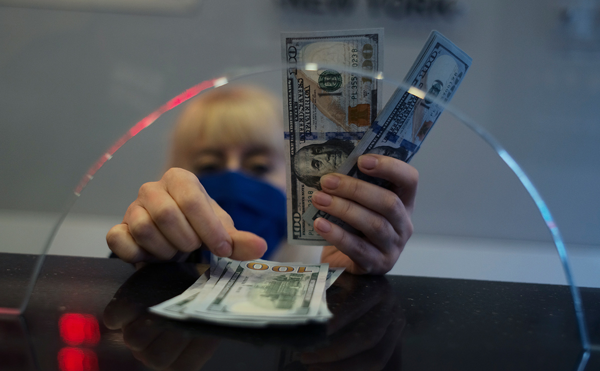 Как перевести деньги из России за границу: 9 рабочих вариантов