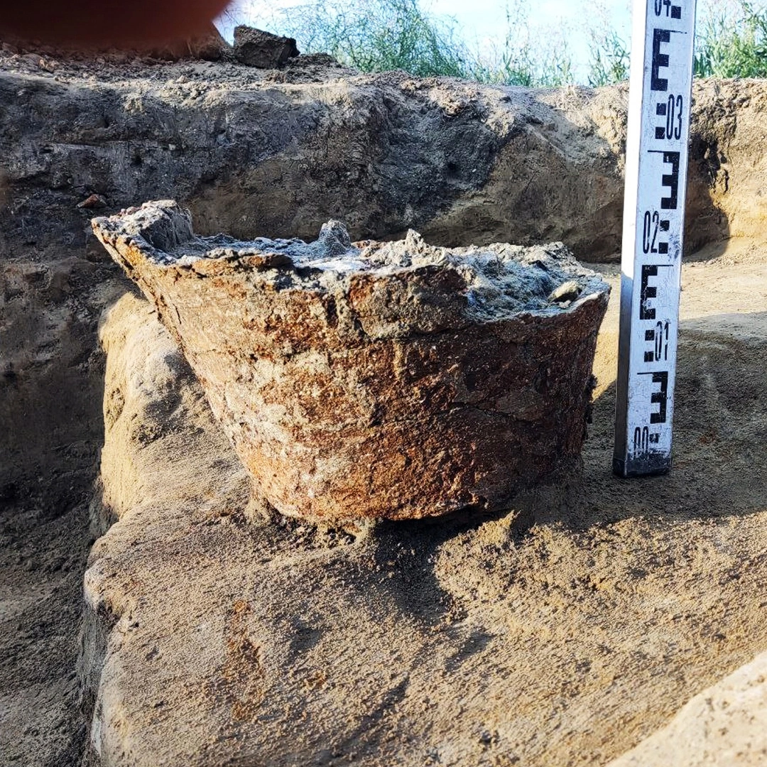 <p>На месте поселений были найдены многочисленные древние артефакты, среди которых фрагменты кувшинов и останки костей животных</p>