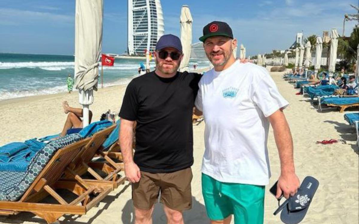 Легенда МЮ опубликовал фотографию с Овечкиным с пляжа в ОАЭ