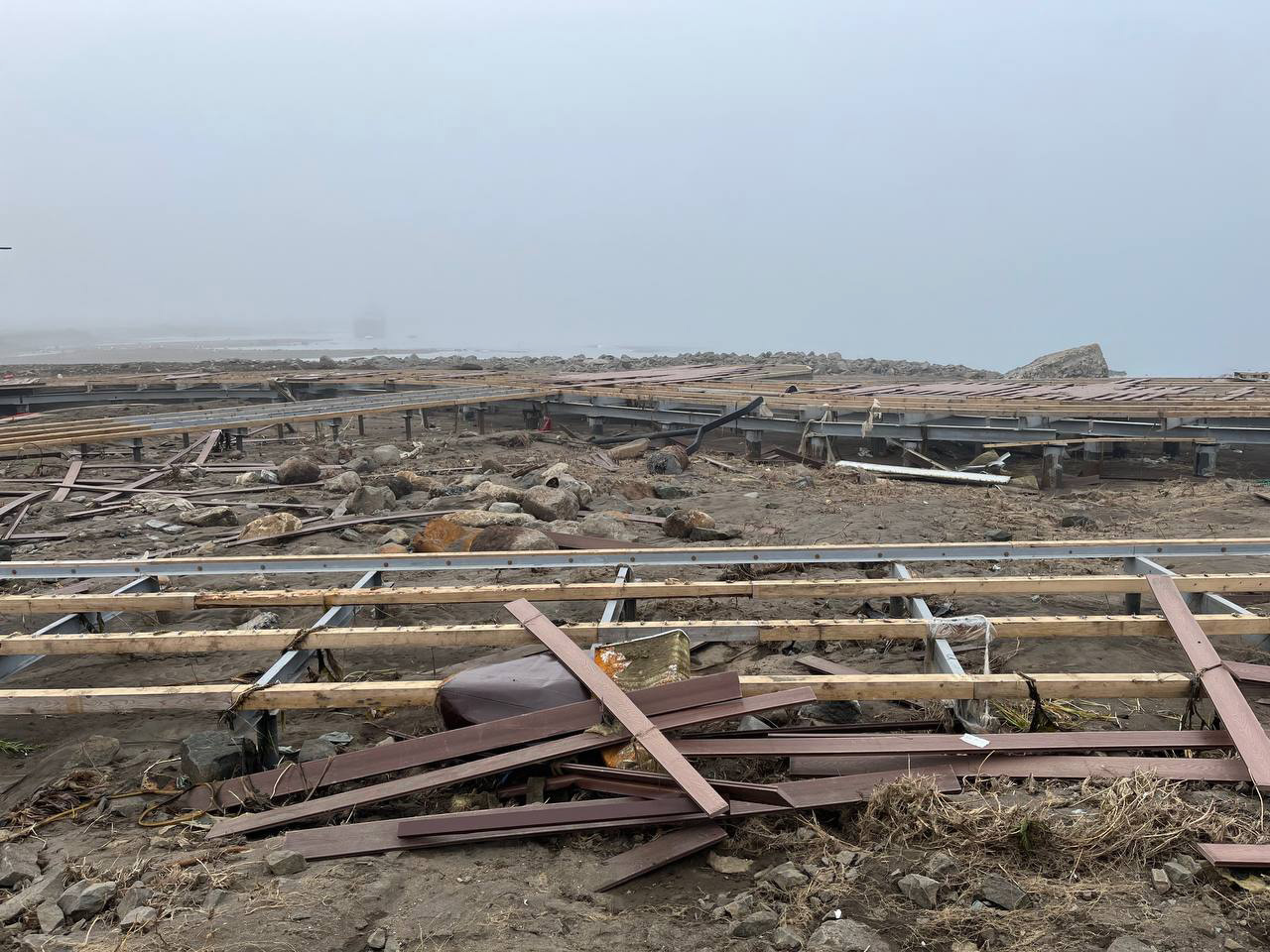 Набережная Северо-Курильска после землетрясения и цунами