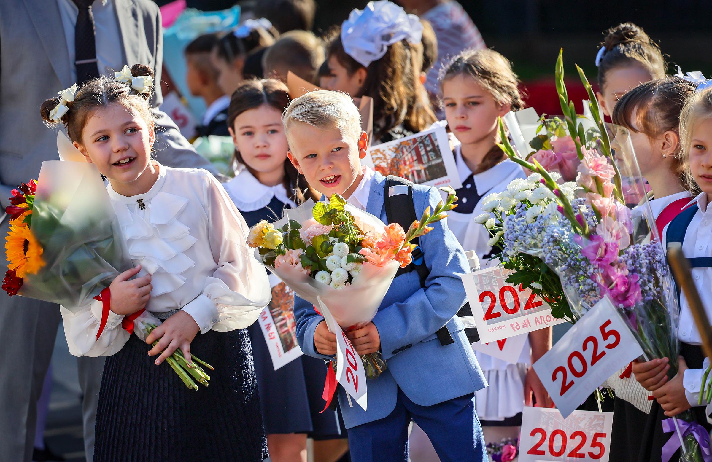 Как в городах России встретили 1 сентября. Фотогалерея