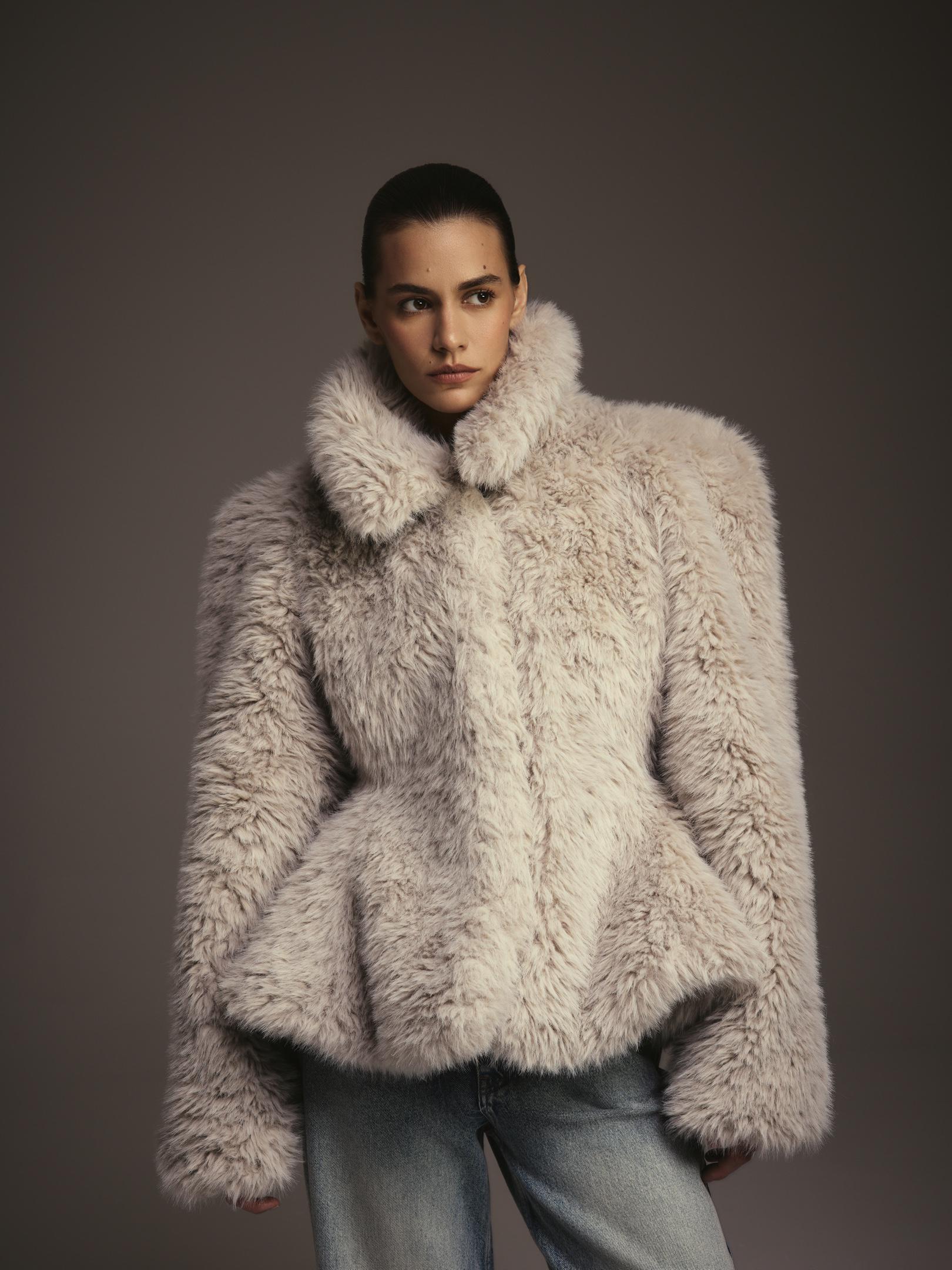 Шуба Manteau, Autentiments