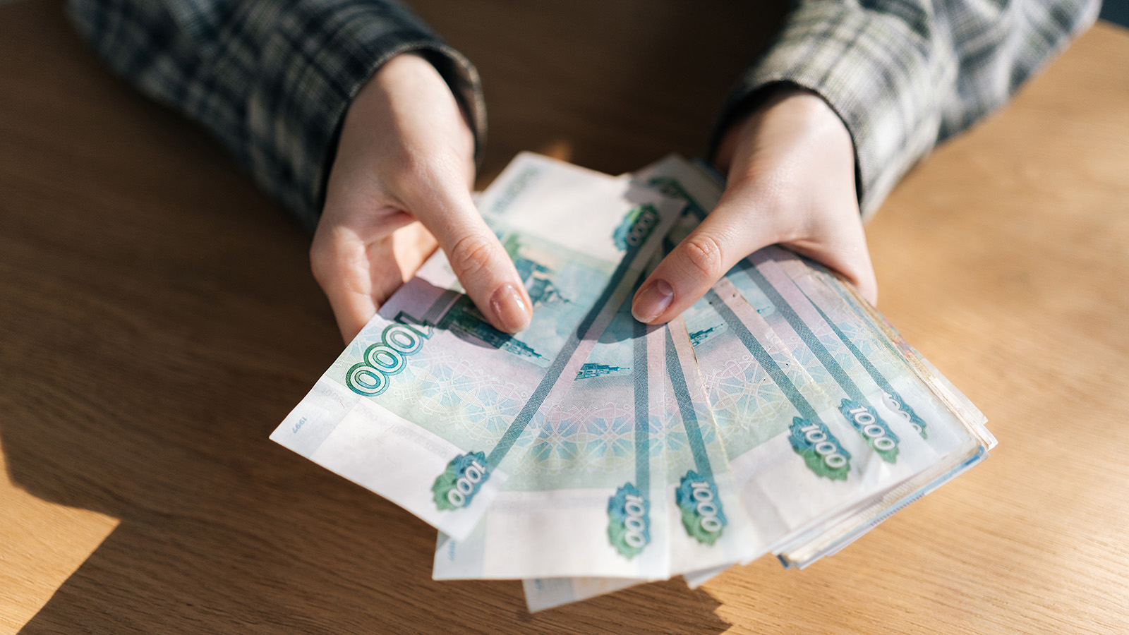 Сколько россиян смогут получить семейную налоговую выплату. Важно знать