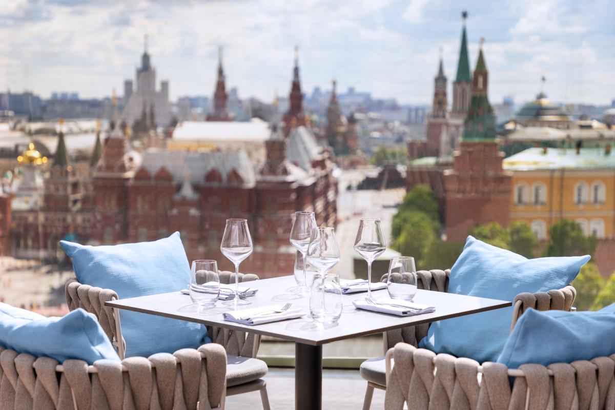 Веранда ресторана O2 Restaurant