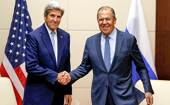 Госсекретарь США Джон Керри и министр иностранных дел России Сергей Лавров (слева направо) во время встречи


