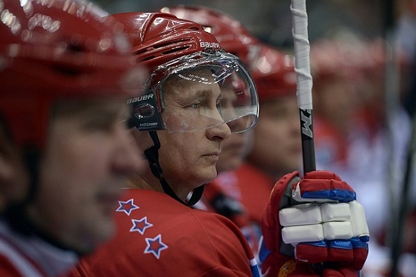 После выхода Путина на лед в Петербурге появилось более 50 новых любительских хоккейных команд.
