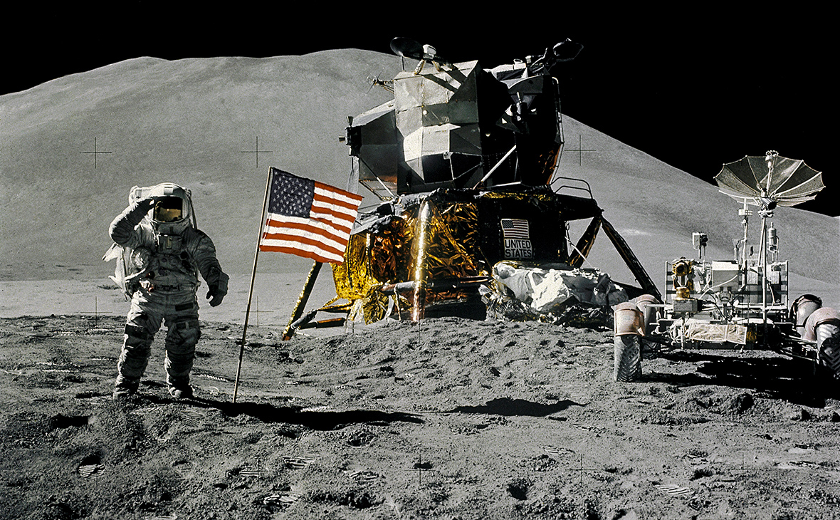 Половина россиян отказалась верить в высадку американцев на Луну ::  Общество :: РБК