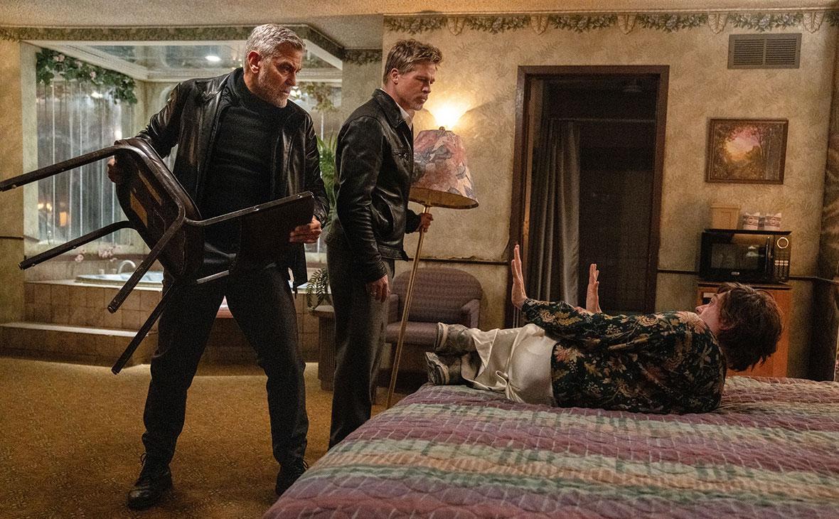 Брэд Питт и Джордж Клуни в фильме Джона Уоттса &laquo;Одинокие волки&raquo;, 2014 год