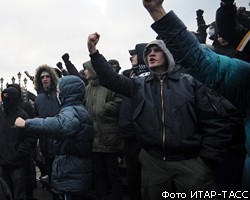 Фанаты не дали выступить С.Митрохину на митинге памяти Е.Свиридова