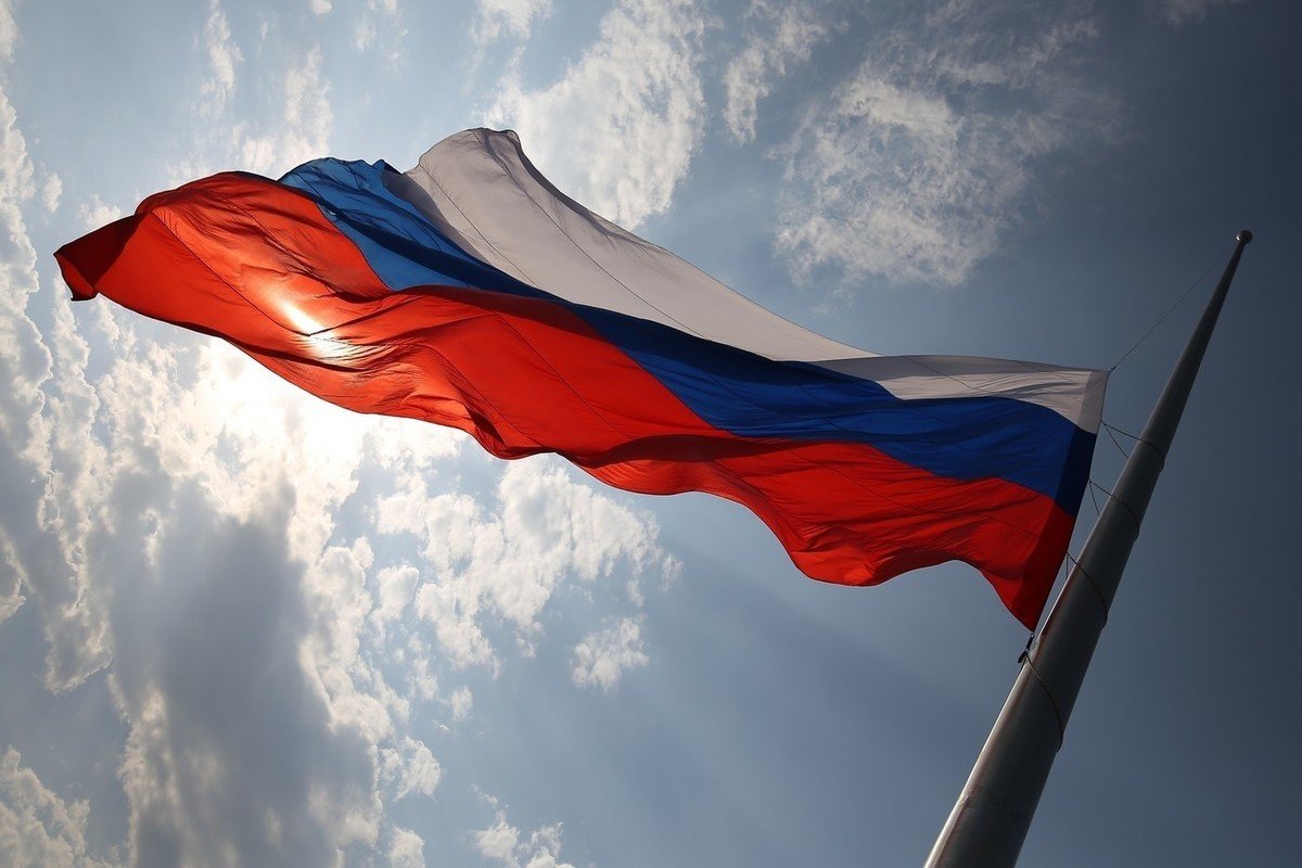 В нижегородских школах с 25 апреля начнут поднимать флаг России