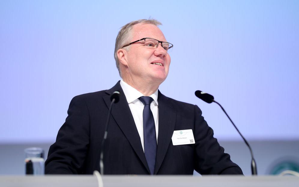 Поддержавший россиян вице-президент УЕФА покинул пост в шведском спорте