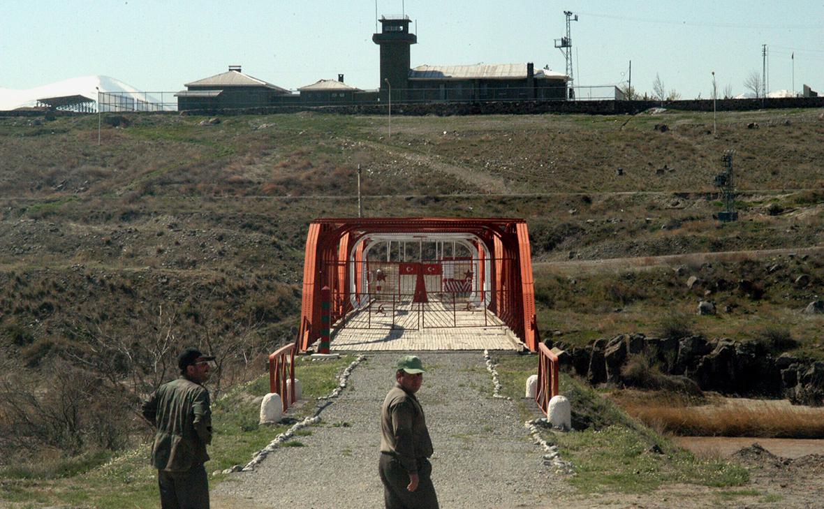 Армения попросила Россию оставить пограничников на рубежах Ирана и Турции"/>













