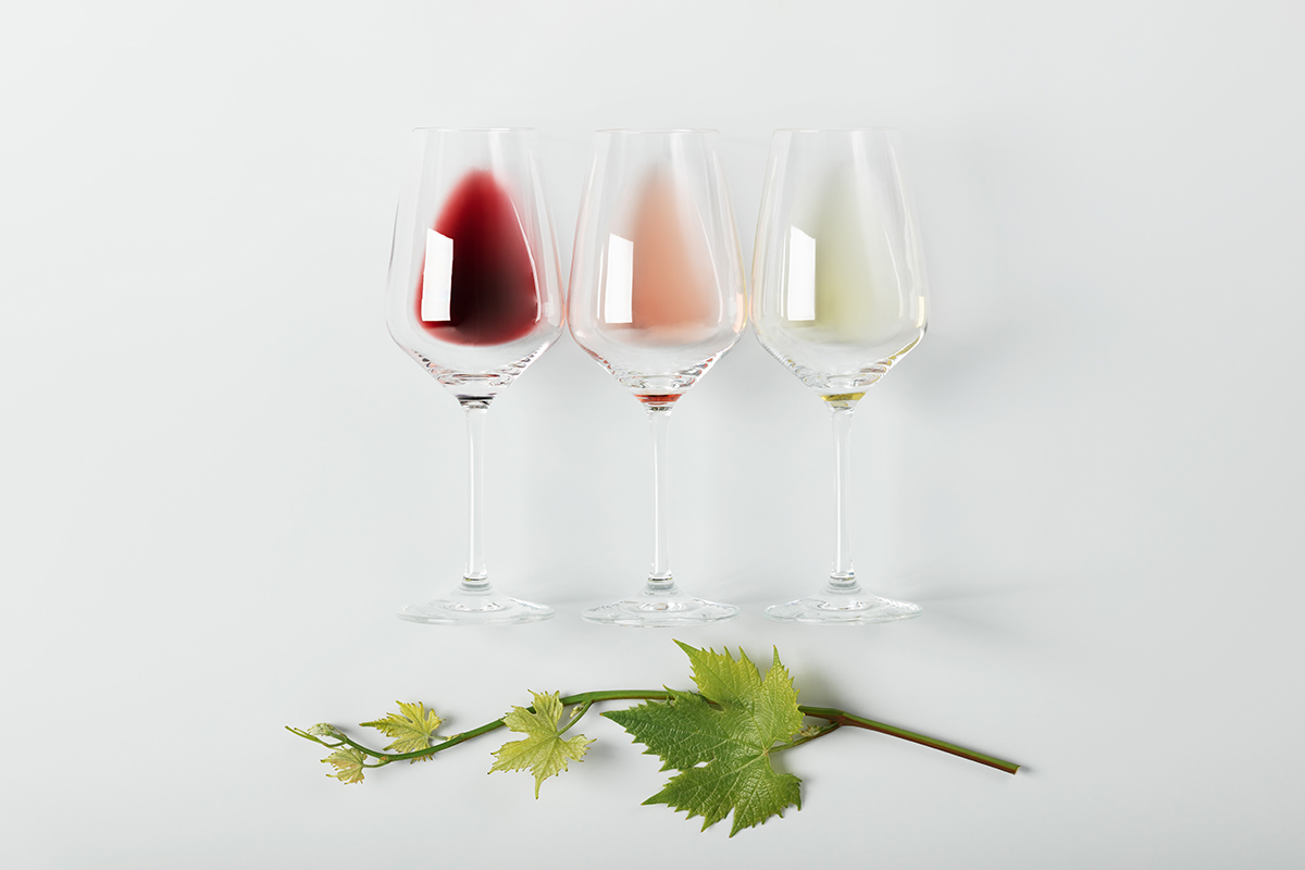 По степени выдержки тихие и игристые вина также различаются