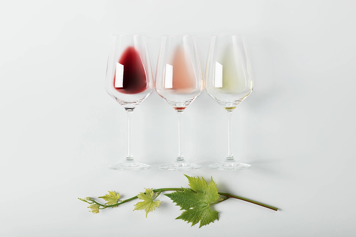 По степени выдержки тихие и игристые вина также различаются