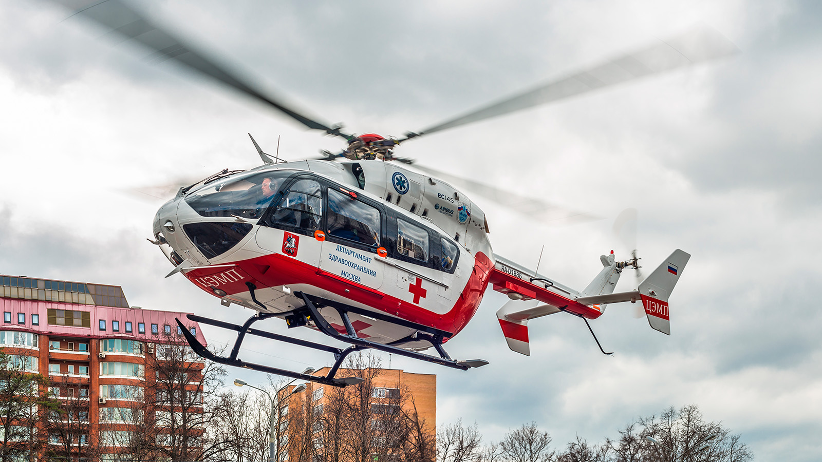 В Госдуме предложили повысить зарплаты экстренным службам в праздники