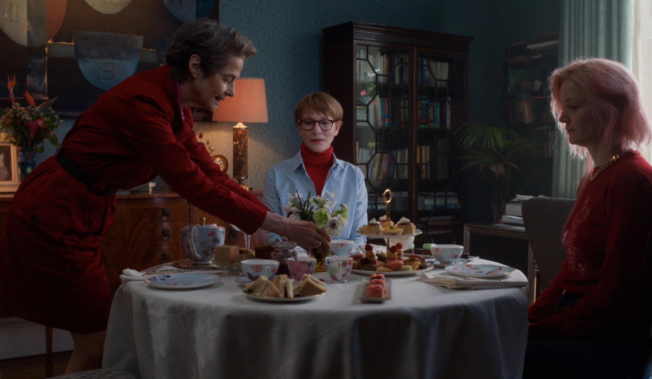 Кадр из фильма «Отец мать сестра брат»