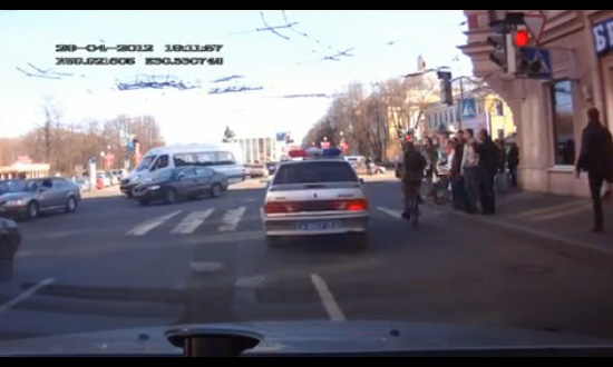 В Петербурге уволили полицейского за эффект «30 кадра»