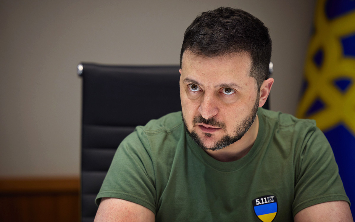 Зеленский заявил о готовности Украины сражаться с Россией «и 10 лет»"/>














