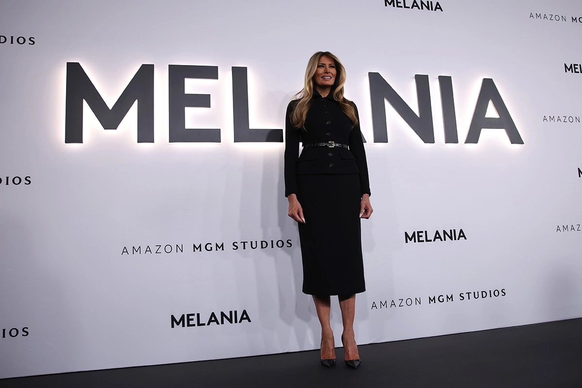 Леди в черном. Мелания Трамп блистала на показе фильма о себе