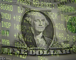 Валютный рынок: доллар торгуется в зависимости от отношения к риску