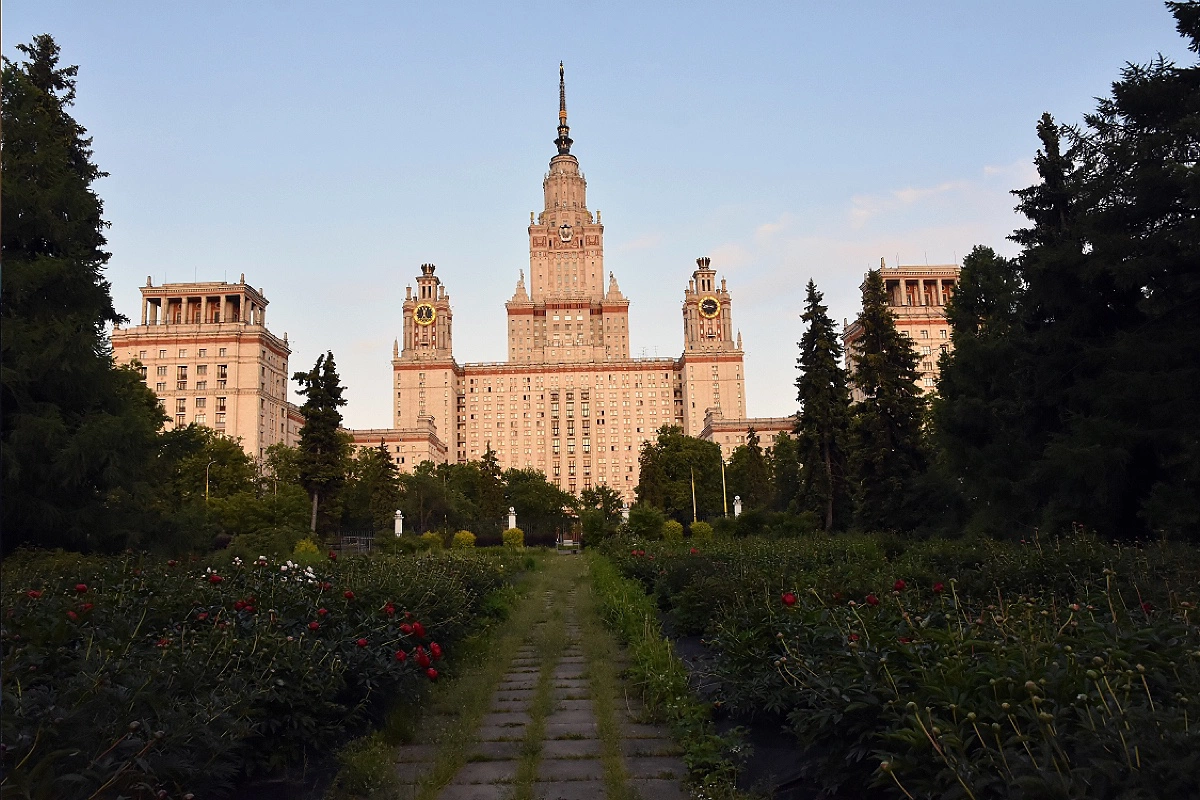 Главное здание Московского государственного университета имени М.В. Ломоносова