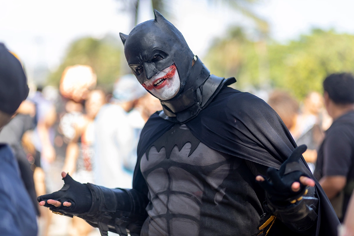 Для такого образа понадобится черный аквагрим