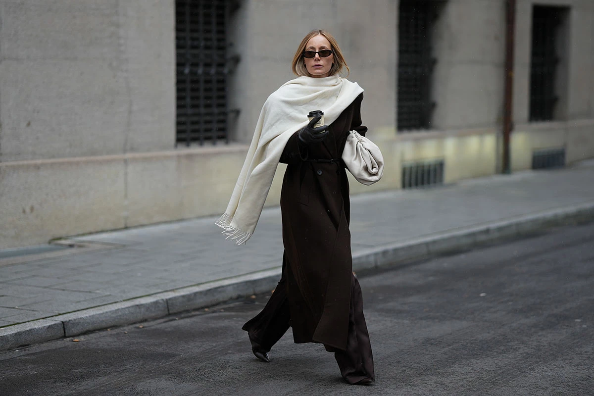 В моду вошли лак и шубы в пол: почему началась вторая жизнь «фам фаталь»