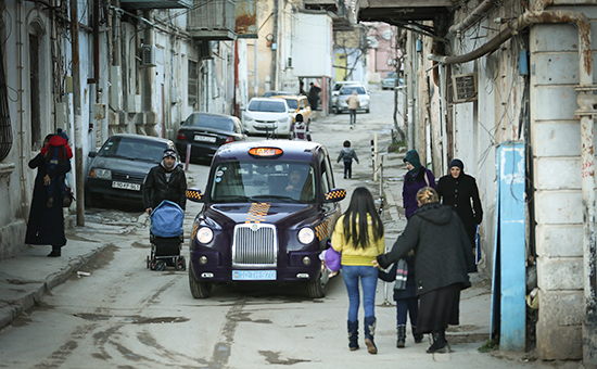 Такси на одной из улиц Баку, Азербайджан