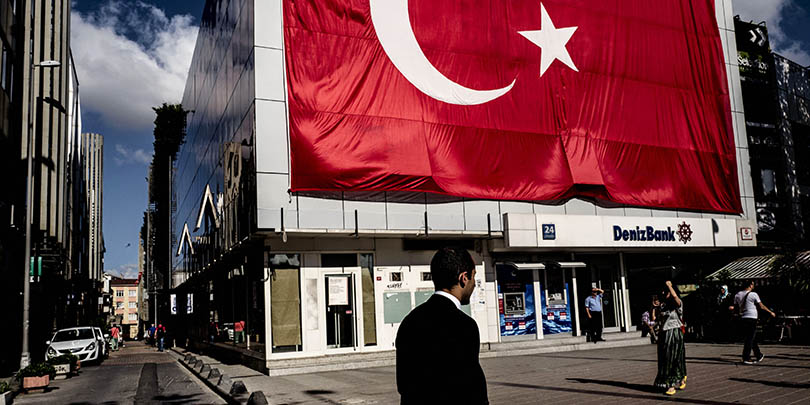 Bloomberg узнал о переговорах Сбербанка о продаже турецкой «дочки»