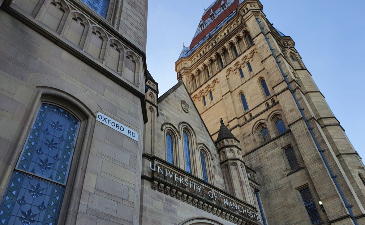 Вид на здание Манчестерского университета