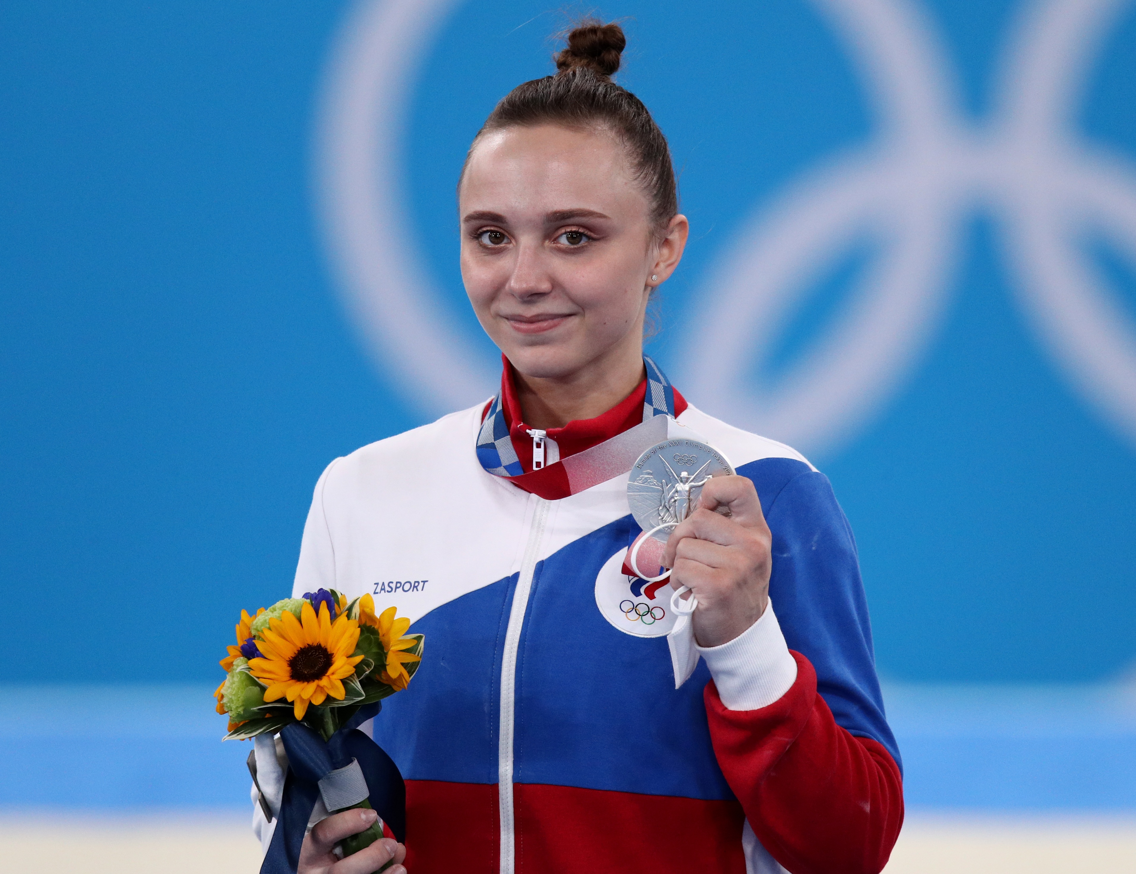 Анастасия Ильянкова заработала серебряную медаль в спортивной гимнастике. По итогам выступления на разновысоких брусьях она уступила только Нине Дервал из Бельгии