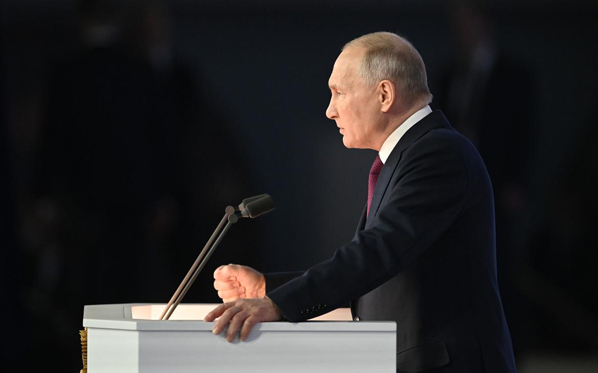 Путин объявил о приостановке участия в договоре о ядерных ракетах