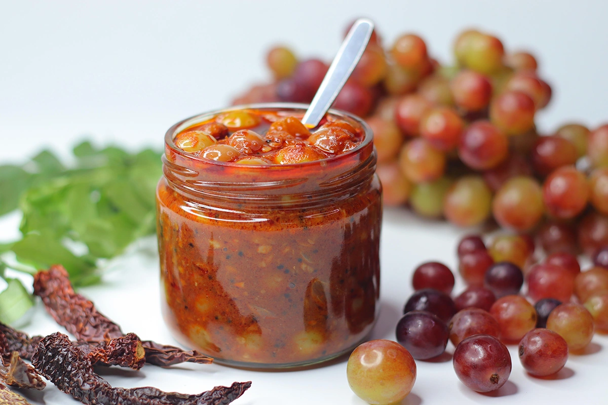 С чесноком и травами
