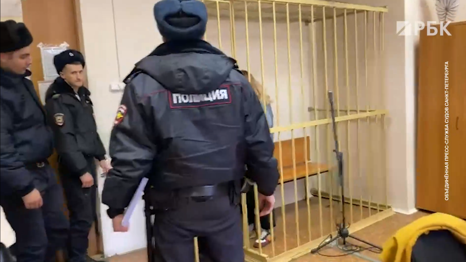 В Петербурге арестовали девушку за попытку поджога избирательного участка
