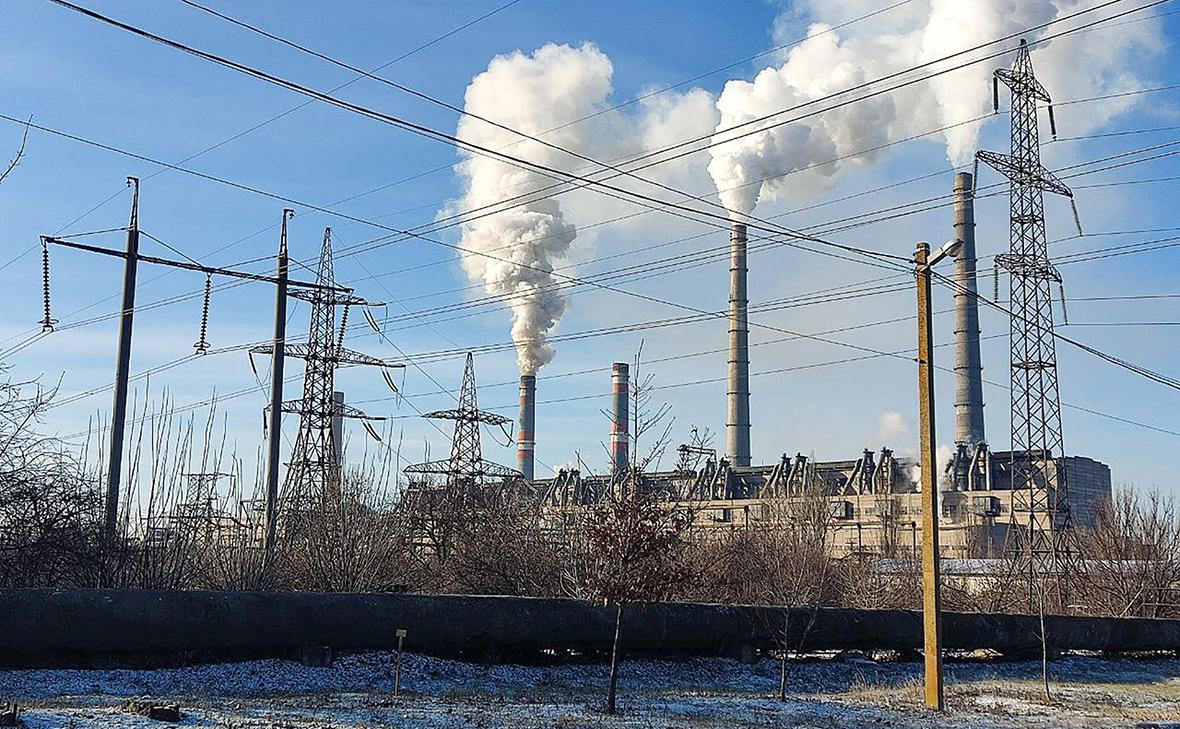 Вид на Старобешевскую ТЭС