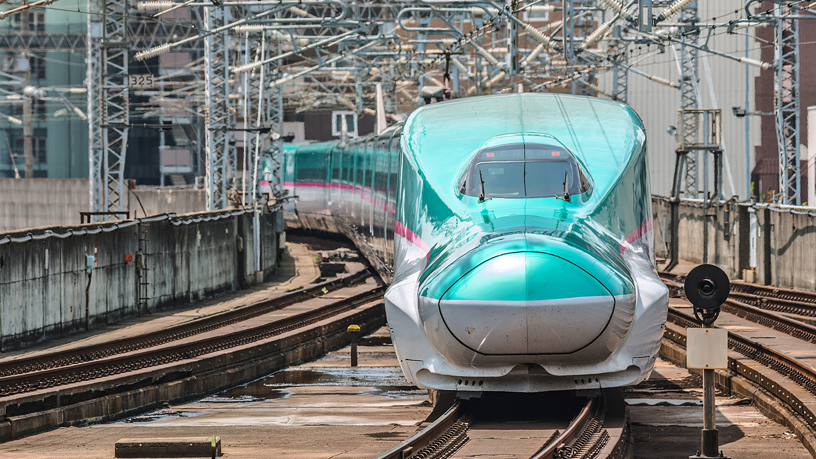 Поезд Shinkansen («Синкансэн») серии H5