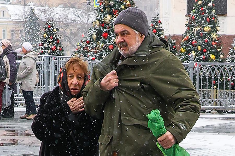 Лия Ахеджакова со своим третьим мужем Владимиром Персияниновым, 2023 год