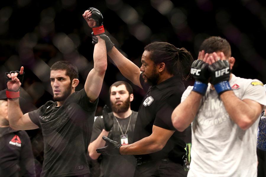 Ислам Махачев (слева) и Арман Царукян (справа) после поединка в рамках турнира UFC Fight Night 149, 2019 год