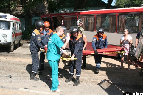 В Саратове КамАЗ протаранил рейсовый автобус