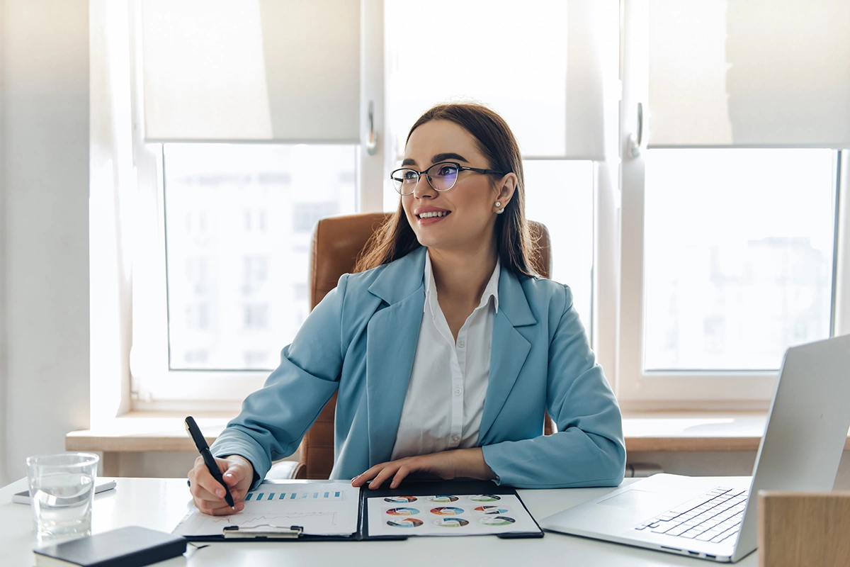 Работники с ненормированным рабочим днем имеют право на дополнительный оплачиваемый отпуск, если это прописано в трудовом договоре