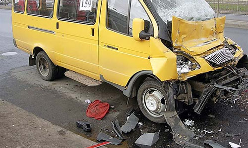 Пять человек пострадали при аварии маршрутки в Петербурге